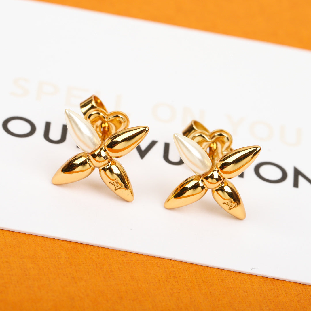 【関税負担なし・送料無料・代引可】 ピアス 未使用 箱付き